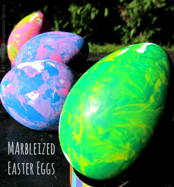 Easy Easter Ideas for Toddlers! Marbleized Easter Egg Craft!