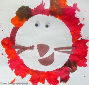 Straw Painting Lion Craft! Use a straw to create a creative lion craft! Perfect for preschoolers and toddlers!