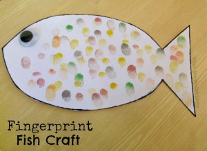 Fingerprint Fish Craft for Kids! A simple fine motor craft for preschoolers and toddlers